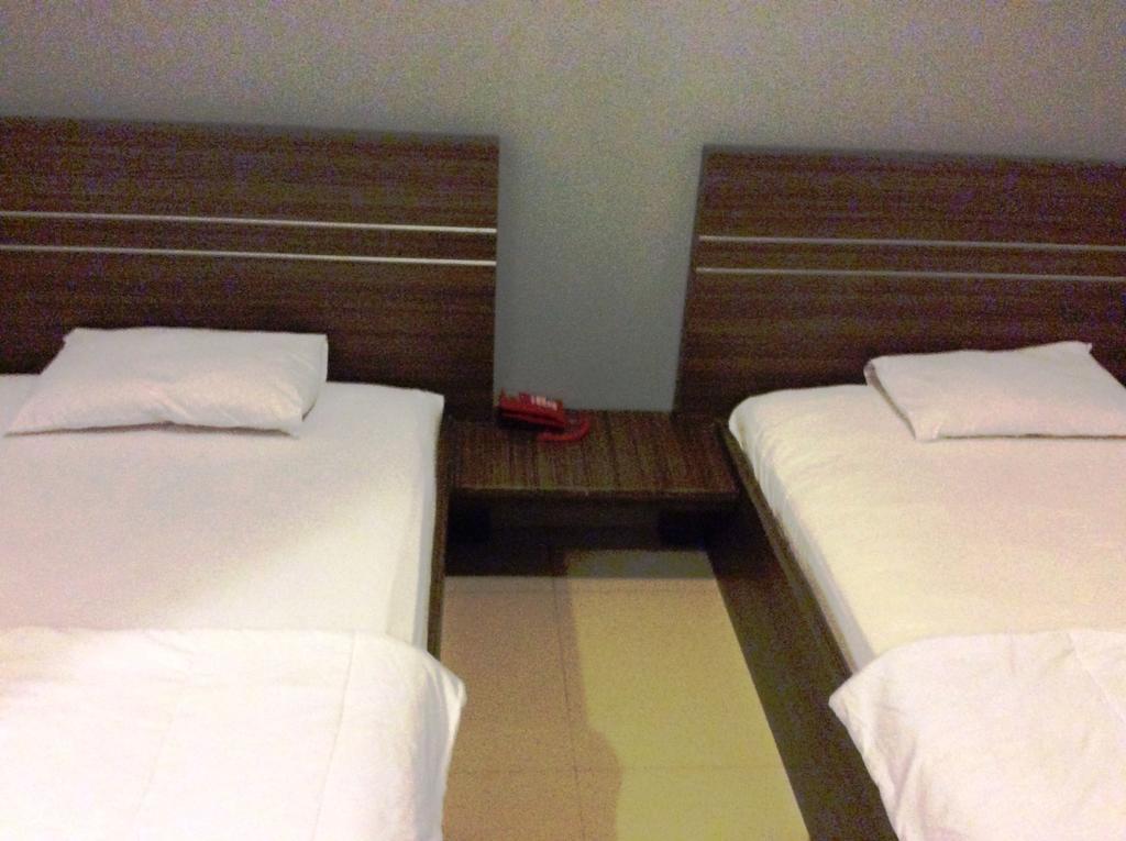 Hotel Diamond Makassar Oda fotoğraf